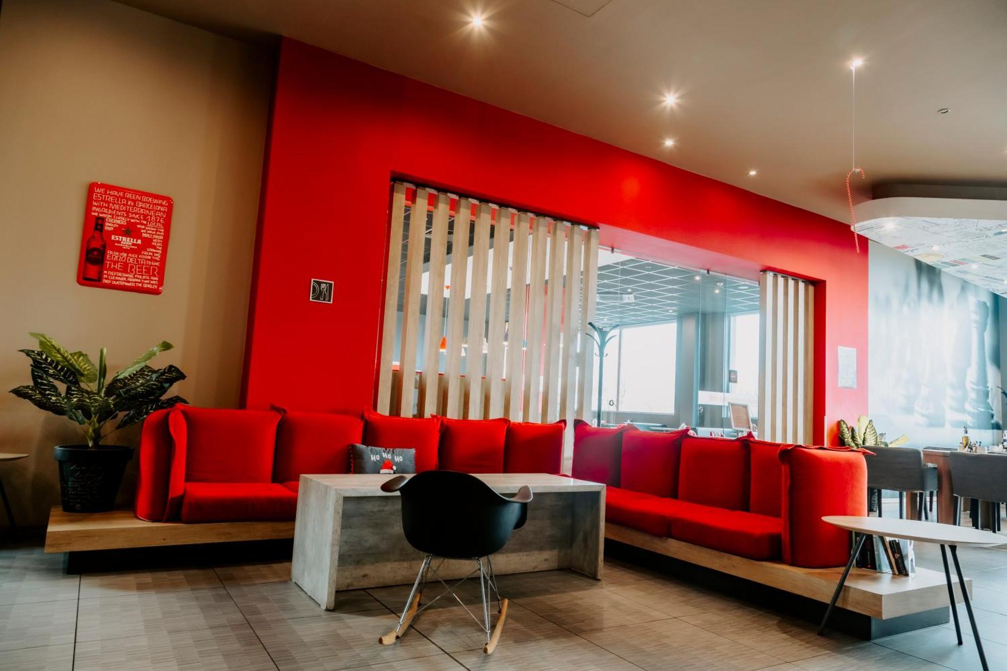 Ibis Sofia Airport Hotel Экстерьер фото