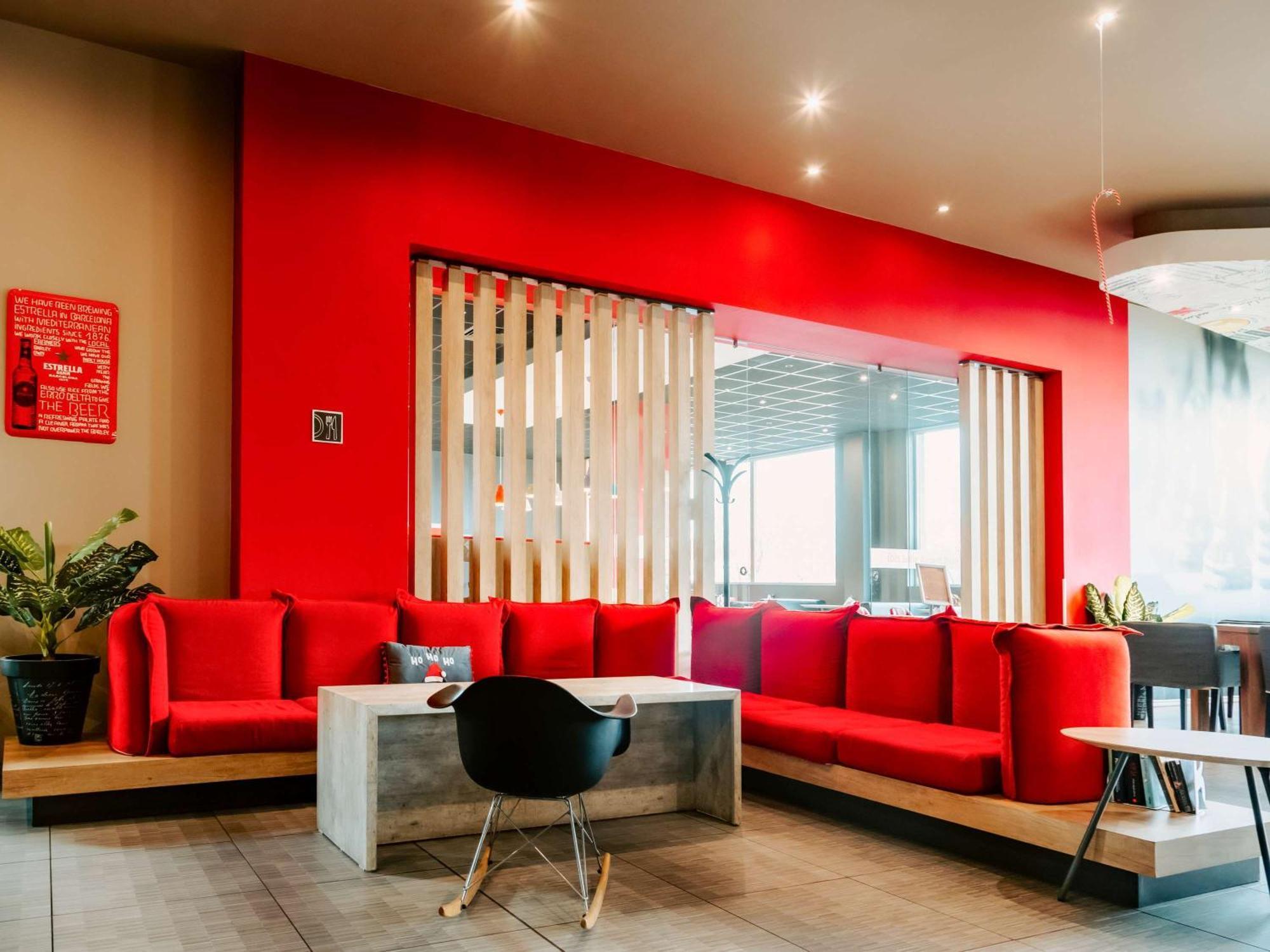 Ibis Sofia Airport Hotel Экстерьер фото